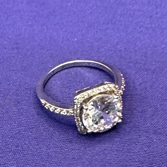 Sparkling Faceted Clear Crystal Square Halo Silver-Tone Ring Size 8. - Picture 5 of 16